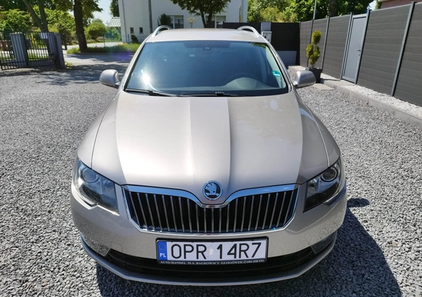 Skoda Superb cena 45900 przebieg: 207553, rok produkcji 2014 z Czerwieńsk małe 436